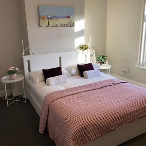  Holiday home Three Bedroom With Garden