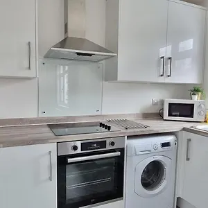  Apartment K Suites - Juniper Road